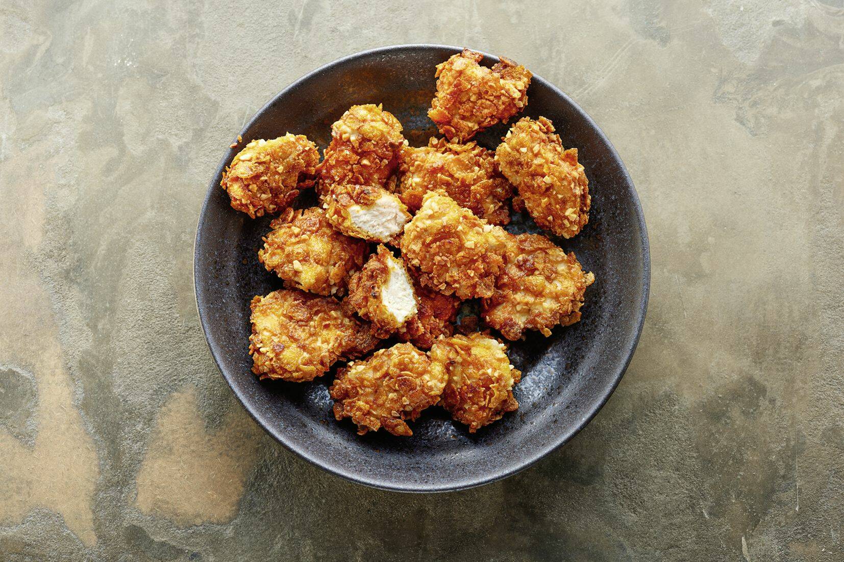 Chicken-Nuggets mit Cornflakes-Mandel-Kruste Rezept | Küchengötter