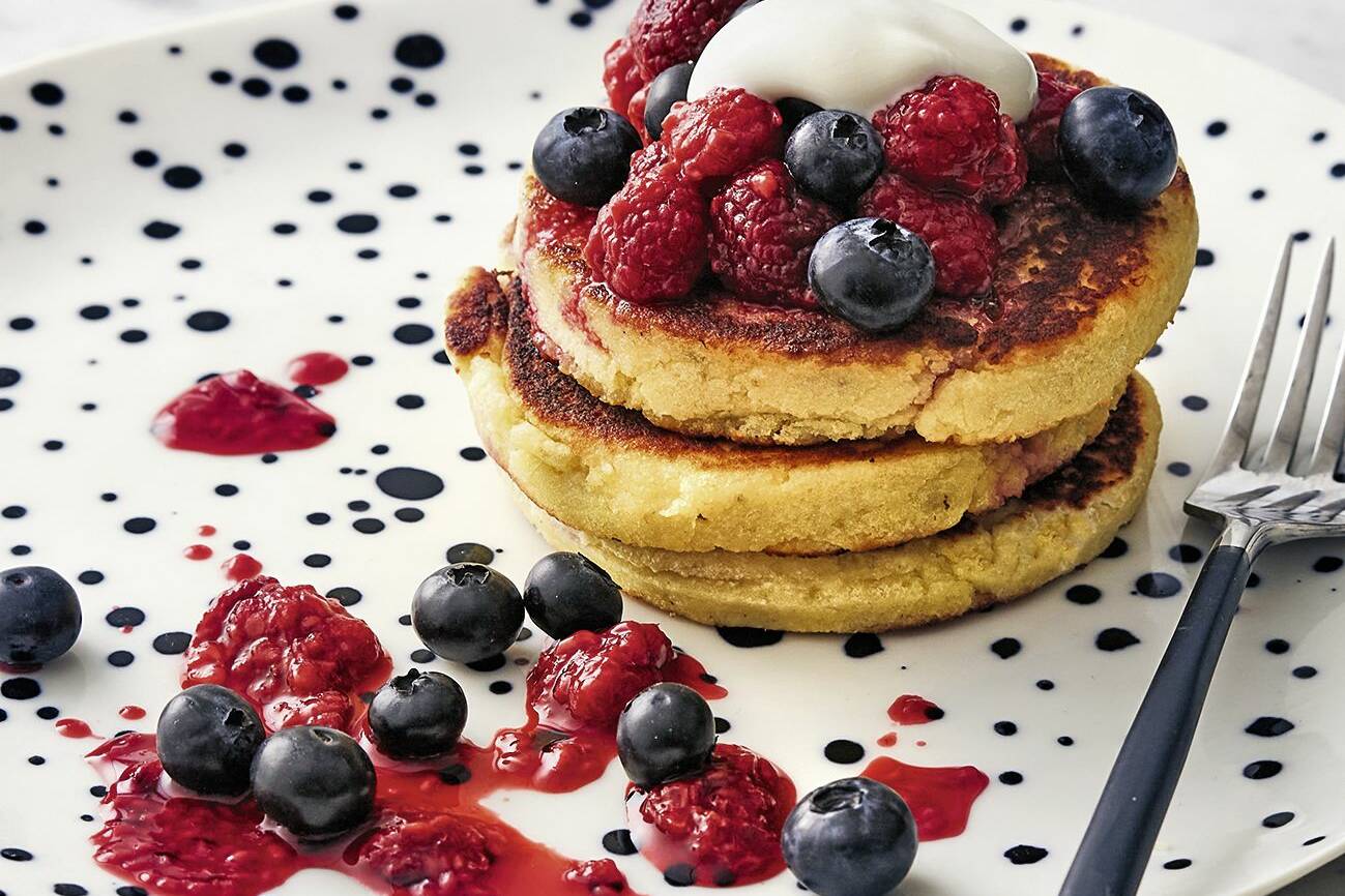 Mandel-Bananen-Pancakes mit Beeren Rezept | Küchengötter Mandel-Bananen-Pancakes mit Beeren Rezept | Küchengötter