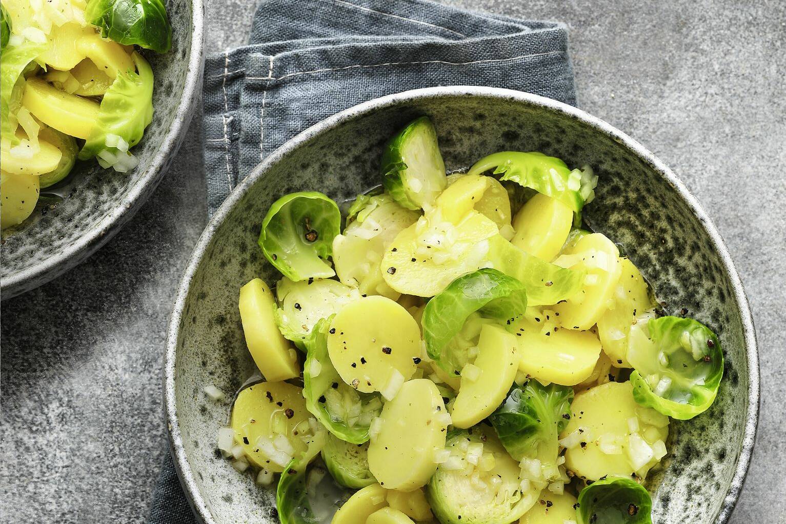 Kartoffel-Rosenkohl-Salat Rezept | Küchengötter Kartoffel-Rosenkohl-Salat Rezept | Küchengötter