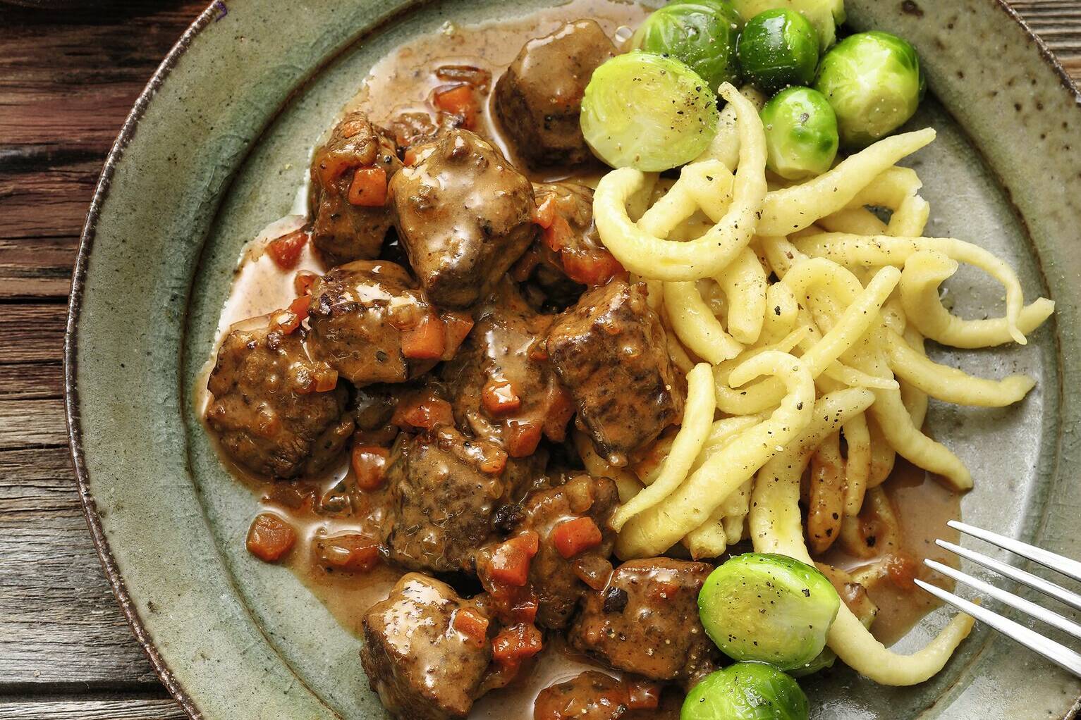 Wildragout mit Wacholderrahm Rezept | Küchengötter Wildragout mit Wacholderrahm Rezept | Küchengötter