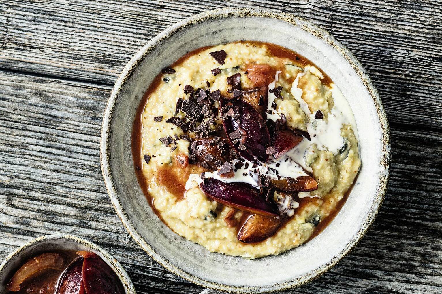 Hafergrütze mit Pflaumen-Dattel-Kompott Rezept | Küchengötter Hafergrütze mit Pflaumen-Dattel-Kompott Rezept | Küchengötter