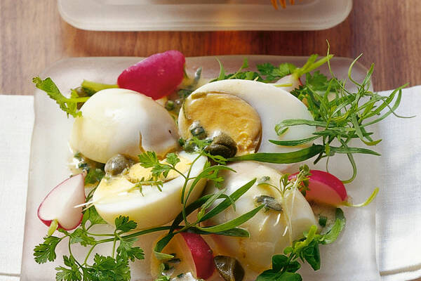 Soleier mit Kräutervinaigrette Rezept | Küchengötter Soleier mit Kräutervinaigrette Rezept | Küchengötter