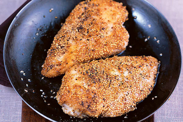 Hähnchenbrustfilets im Sesammantel Rezept | Küchengötter Hähnchenbrustfilets im Sesammantel Rezept | Küchengötter