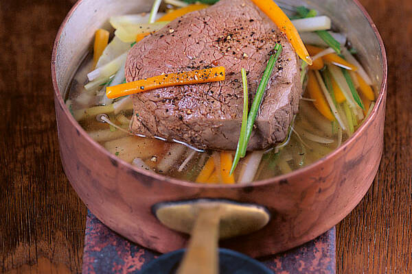 Rinderfilet »à la Tafelspitz« Rezept | Küchengötter Rinderfilet »à la Tafelspitz« Rezept | Küchengötter