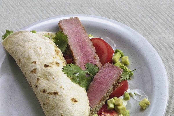 Thunfisch-Wraps mit Avocado und Tomate Rezept | Küchengötter