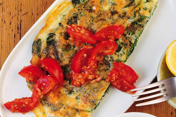 Schnelles Spinat-Feta-Omelett mit Tomaten-Salsa Rezept | Küchengötter Schnelles Spinat-Feta-Omelett mit Tomaten-Salsa Rezept | Küchengötter