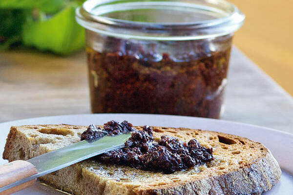 Tapenade aus schwarzen Oliven Rezept | Küchengötter Tapenade aus schwarzen Oliven Rezept | Küchengötter