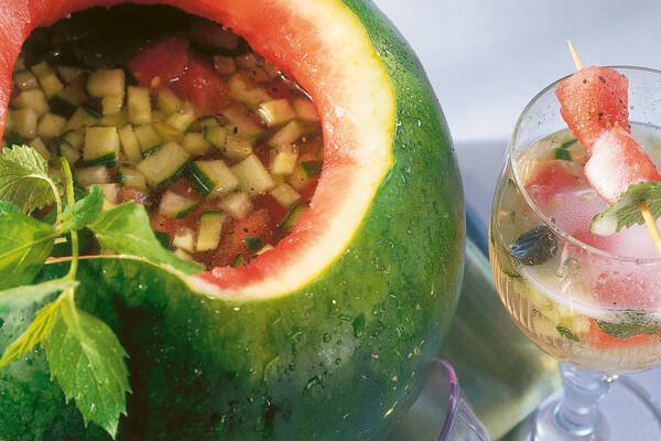 Melonen-Gurken-Bowle Rezept | Küchengötter Melonen-Gurken-Bowle Rezept | Küchengötter