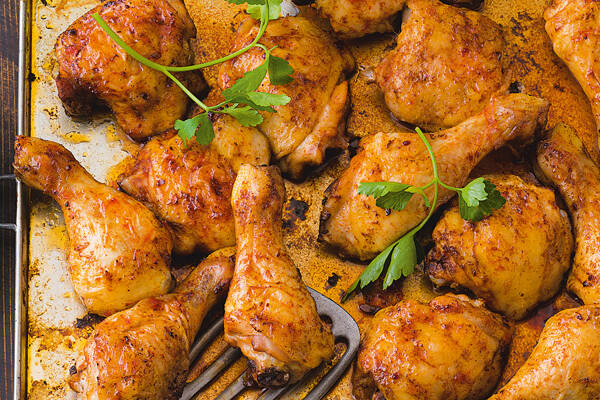 Hähnchenkeulen mit Harissa-Honig-Marinade Rezept | Küchengötter