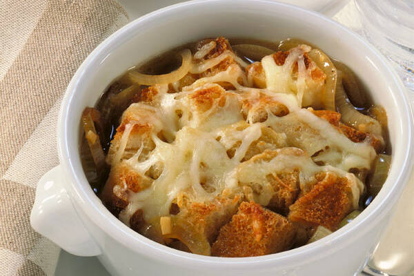 Überbackene Zwiebelsuppe Rezept | Küchengötter Überbackene Zwiebelsuppe Rezept | Küchengötter