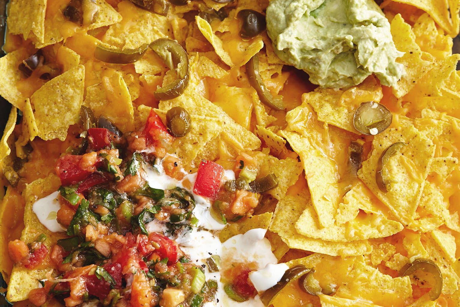 Scharfe Nachos mit Dips Rezept | Küchengötter Scharfe Nachos mit Dips Rezept | Küchengötter