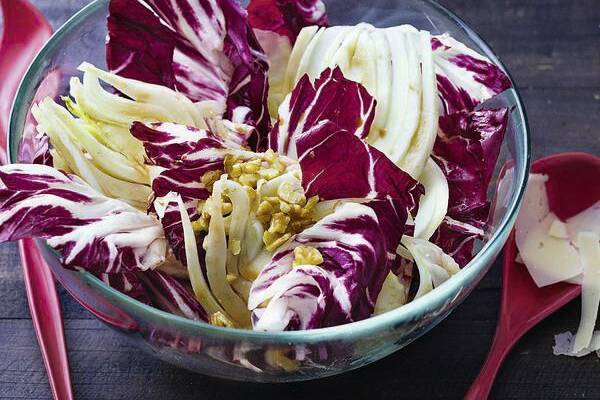 Walnuss-Fenchel-Salat mit Parmesan Rezept | Küchengötter Walnuss-Fenchel-Salat mit Parmesan Rezept | Küchengötter