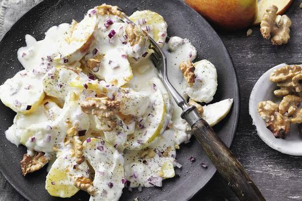 Kartoffelsalat mit Äpfeln und Walnüssen Rezept | Küchengötter Kartoffelsalat mit Äpfeln und Walnüssen Rezept | Küchengötter