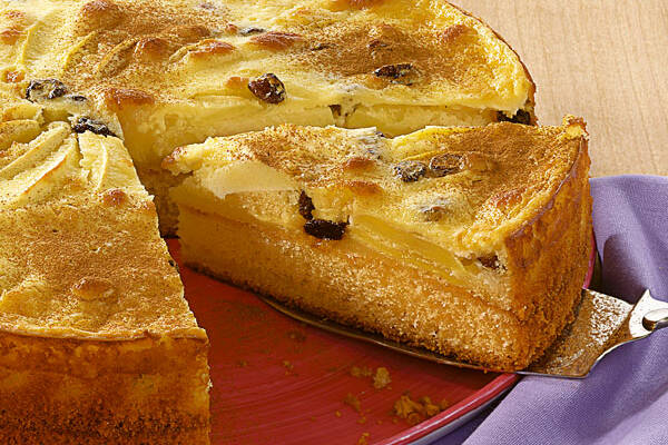 Apfelrahmkuchen mit Rosinen Rezept | Küchengötter Apfelrahmkuchen mit Rosinen Rezept | Küchengötter