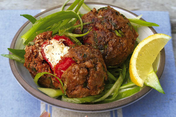 Gefüllte Hackbällchen vom Grill Rezept | Küchengötter Gefüllte Hackbällchen vom Grill Rezept | Küchengötter