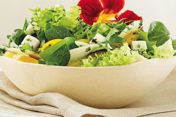 Bunter Salat mit Bärlauch-Vinaigrette Rezept | Küchengötter Bunter Salat mit Bärlauch-Vinaigrette Rezept | Küchengötter