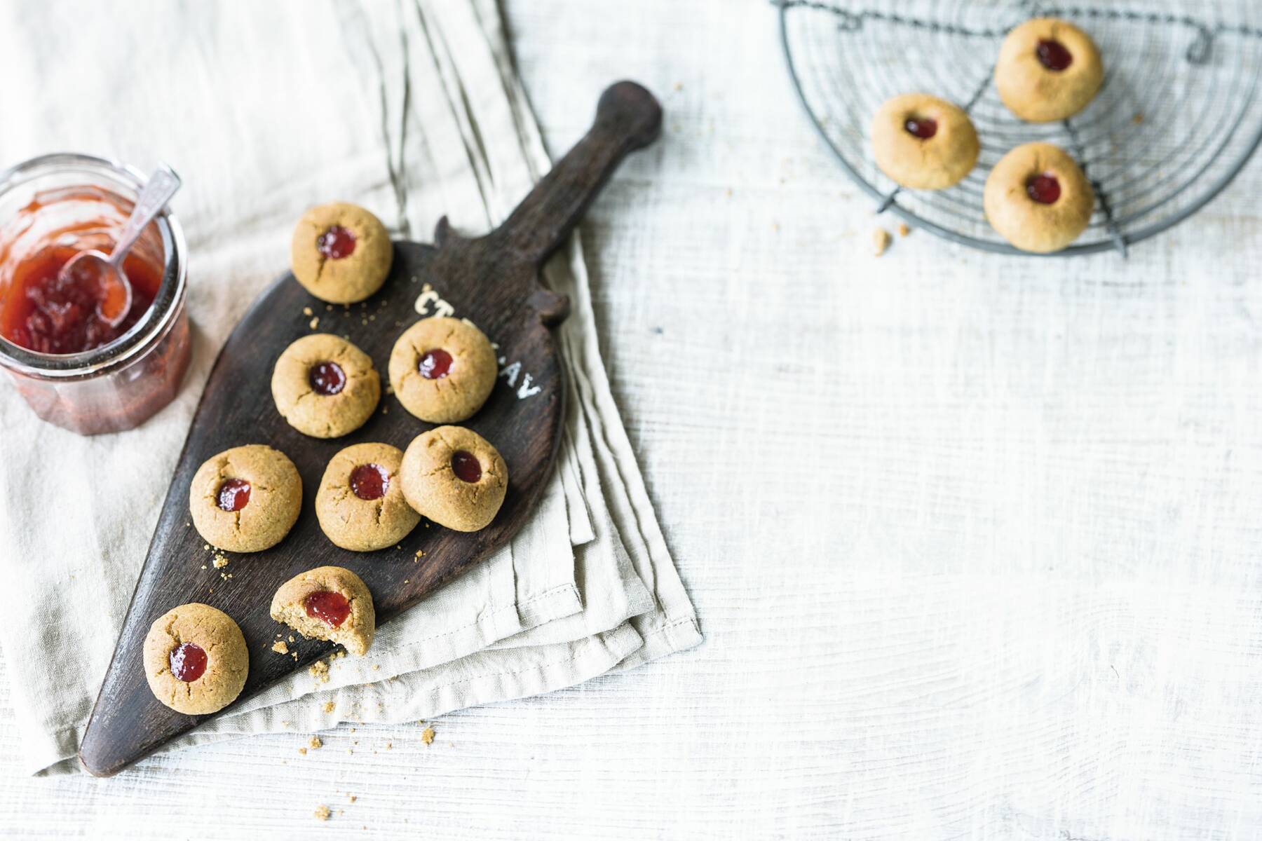 Haselnuss-Erdbeer-Küsse Rezept | Schnelle Kekse | Küchengötter