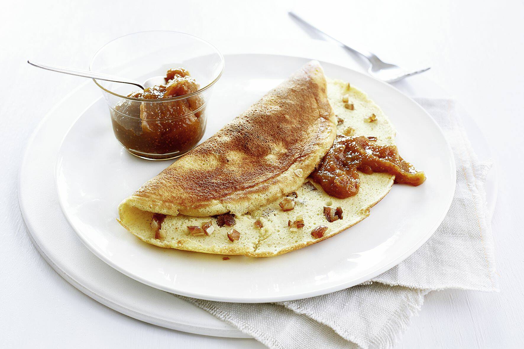 Luftiges Omelett mit Datteln und Feigenhonig Rezept | Küchengötter Luftiges Omelett mit Datteln und Feigenhonig Rezept | Küchengötter