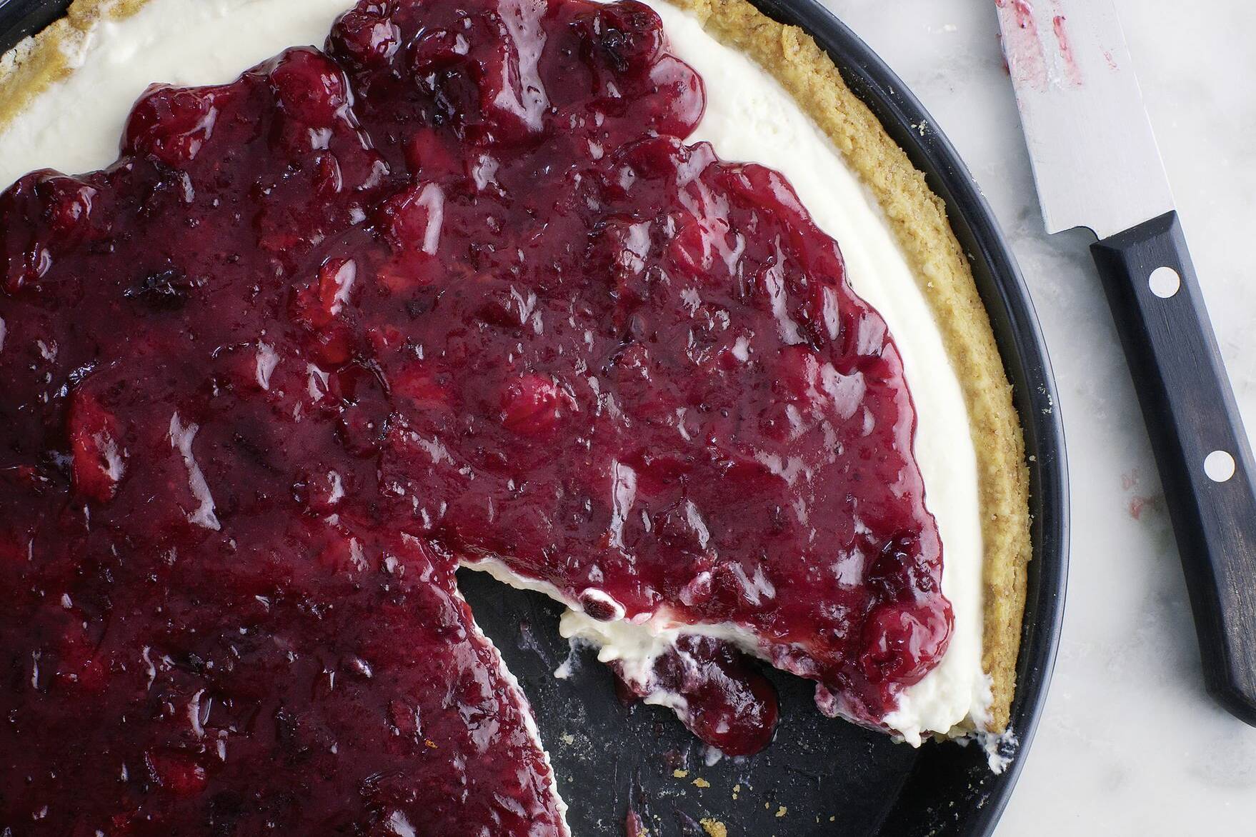 Dinkel-Tarte mit Joghurt-Mousse und Cranberrykompott Rezept | Küchengötter Dinkel-Tarte mit Joghurt-Mousse und Cranberrykompott Rezept | Küchengötter