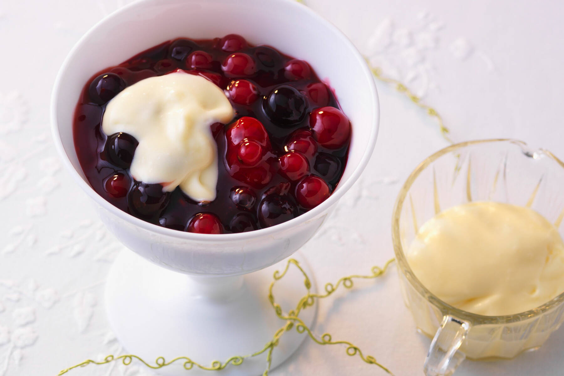 Beerengrütze mit Vanillesauce