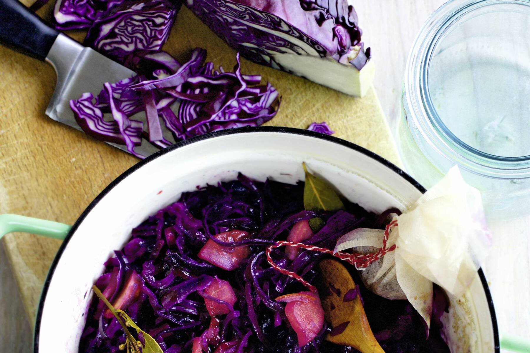 Eingemachtes Blaukraut mit Äpfeln Rezept | Küchengötter Eingemachtes Blaukraut mit Äpfeln Rezept | Küchengötter