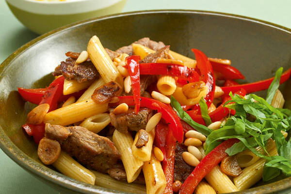 Penne mit Lamm, Paprika und Ziegenkäse Rezept | Küchengötter Penne mit Lamm, Paprika und Ziegenkäse Rezept | Küchengötter