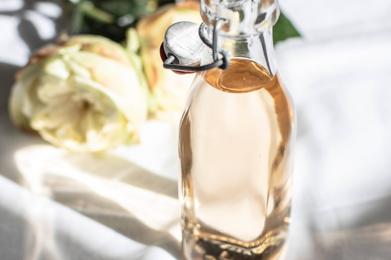 Rosenlikör mit Vanille Rezept | Küchengötter Rosenlikör mit Vanille Rezept | Küchengötter