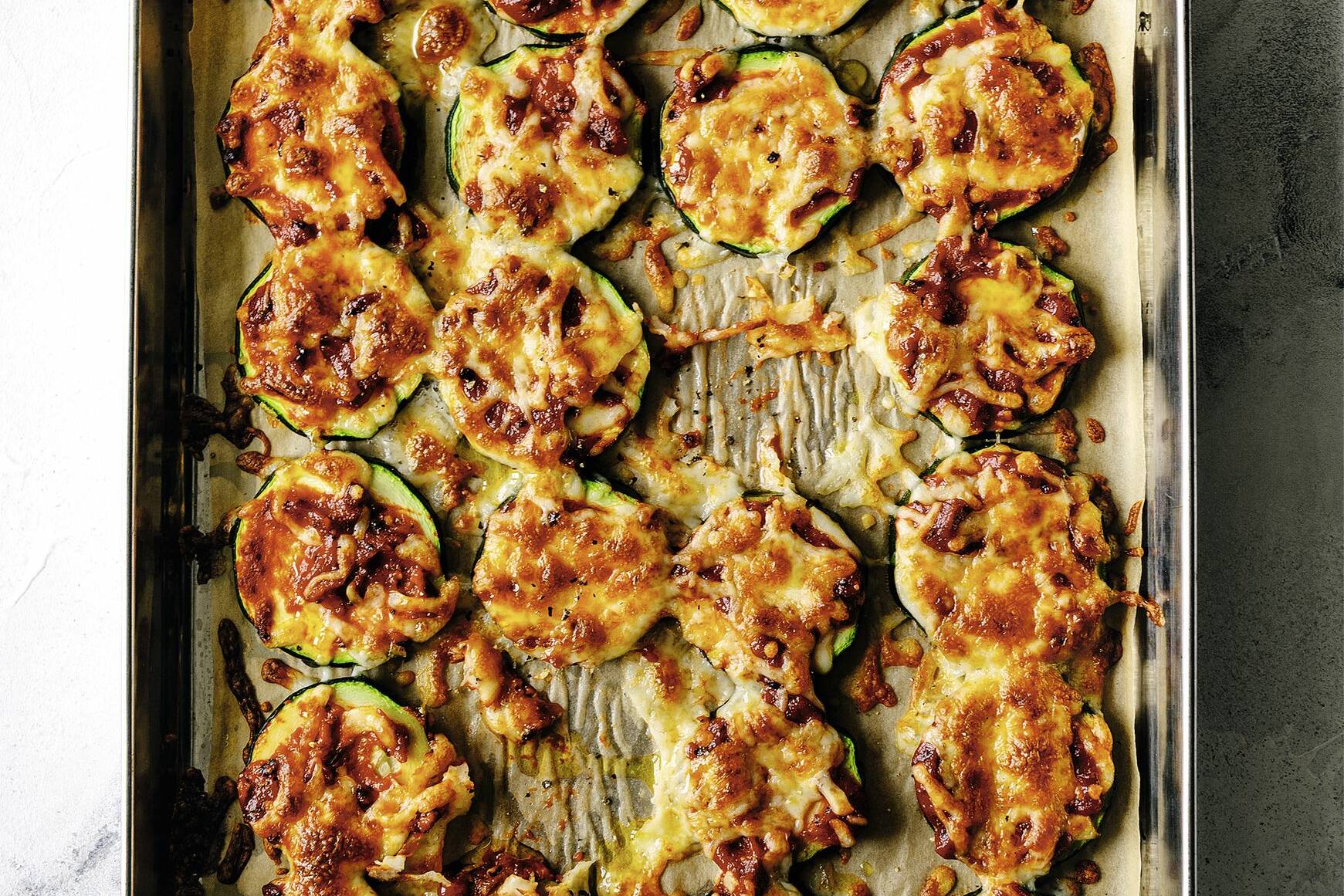 Mini-Zucchini-Pizzen Rezept | Küchengötter Mini-Zucchini-Pizzen Rezept | Küchengötter
