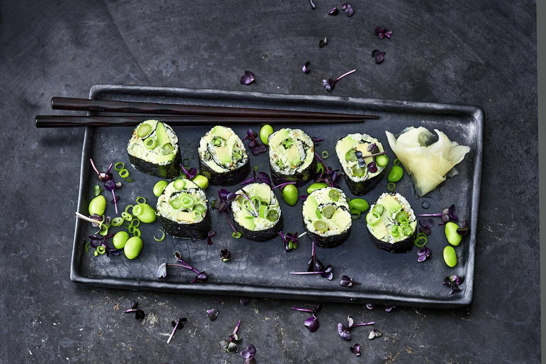 Sushi mit Edamame und Spargel Rezept | Küchengötter Sushi mit Edamame und Spargel Rezept | Küchengötter