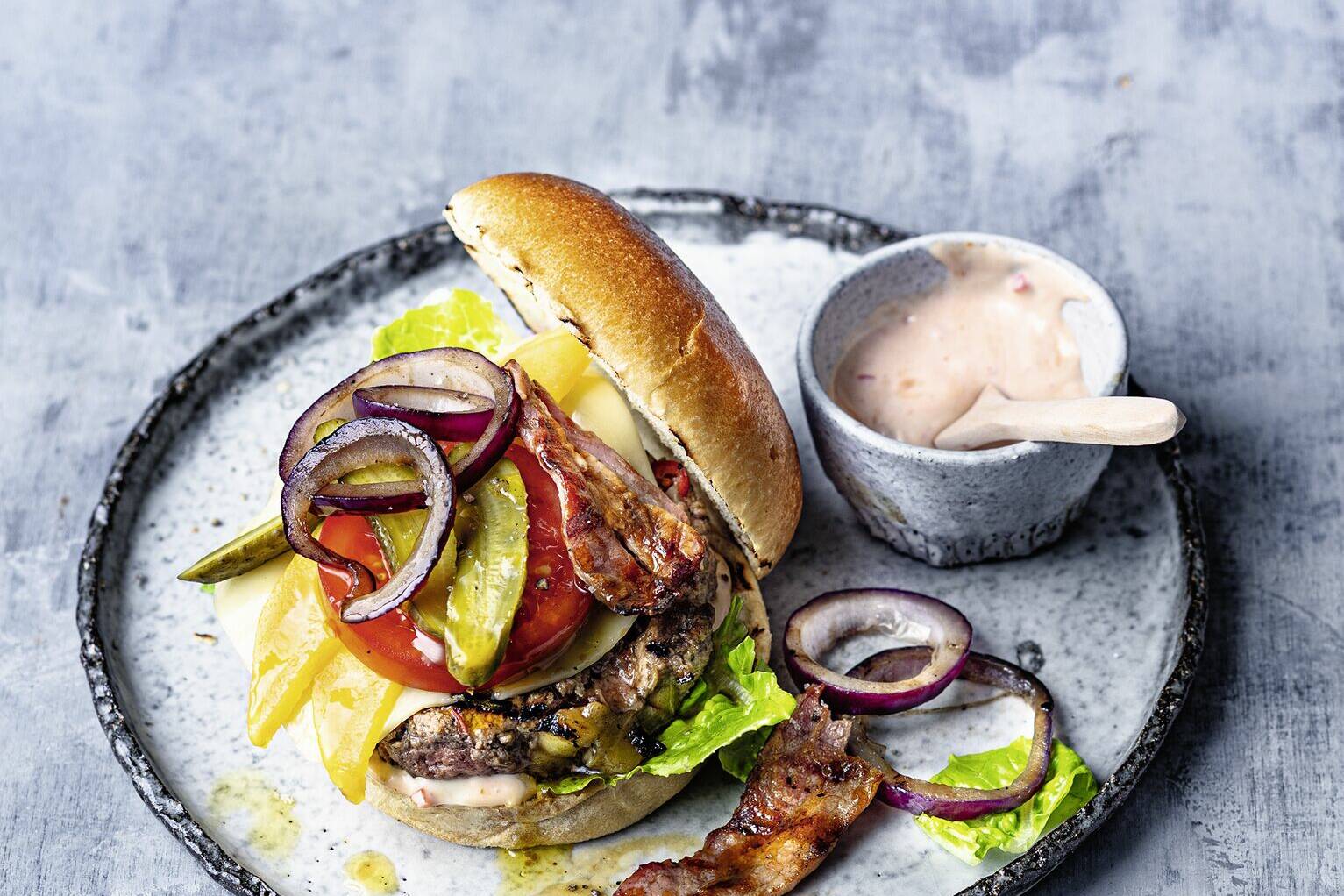 Rinderburger mit Mangofüllung Rezept | Küchengötter Rinderburger mit Mangofüllung Rezept | Küchengötter