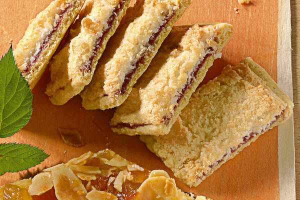 Himbeer-Kokos-Schnitten Rezept | Küchengötter Himbeer-Kokos-Schnitten Rezept | Küchengötter