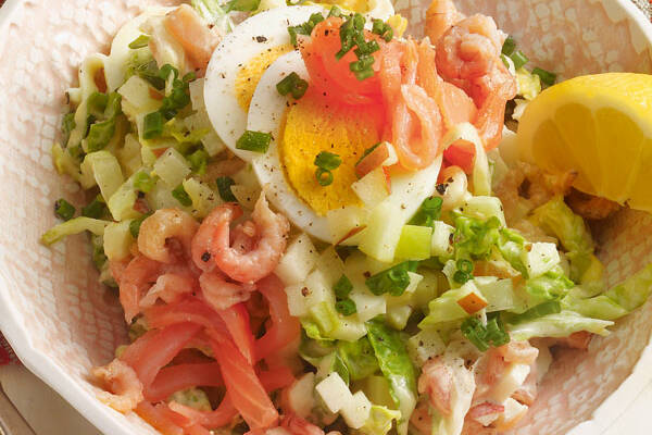 Eiersalat mit Räucherlachs Rezept | Küchengötter Eiersalat mit Räucherlachs Rezept | Küchengötter