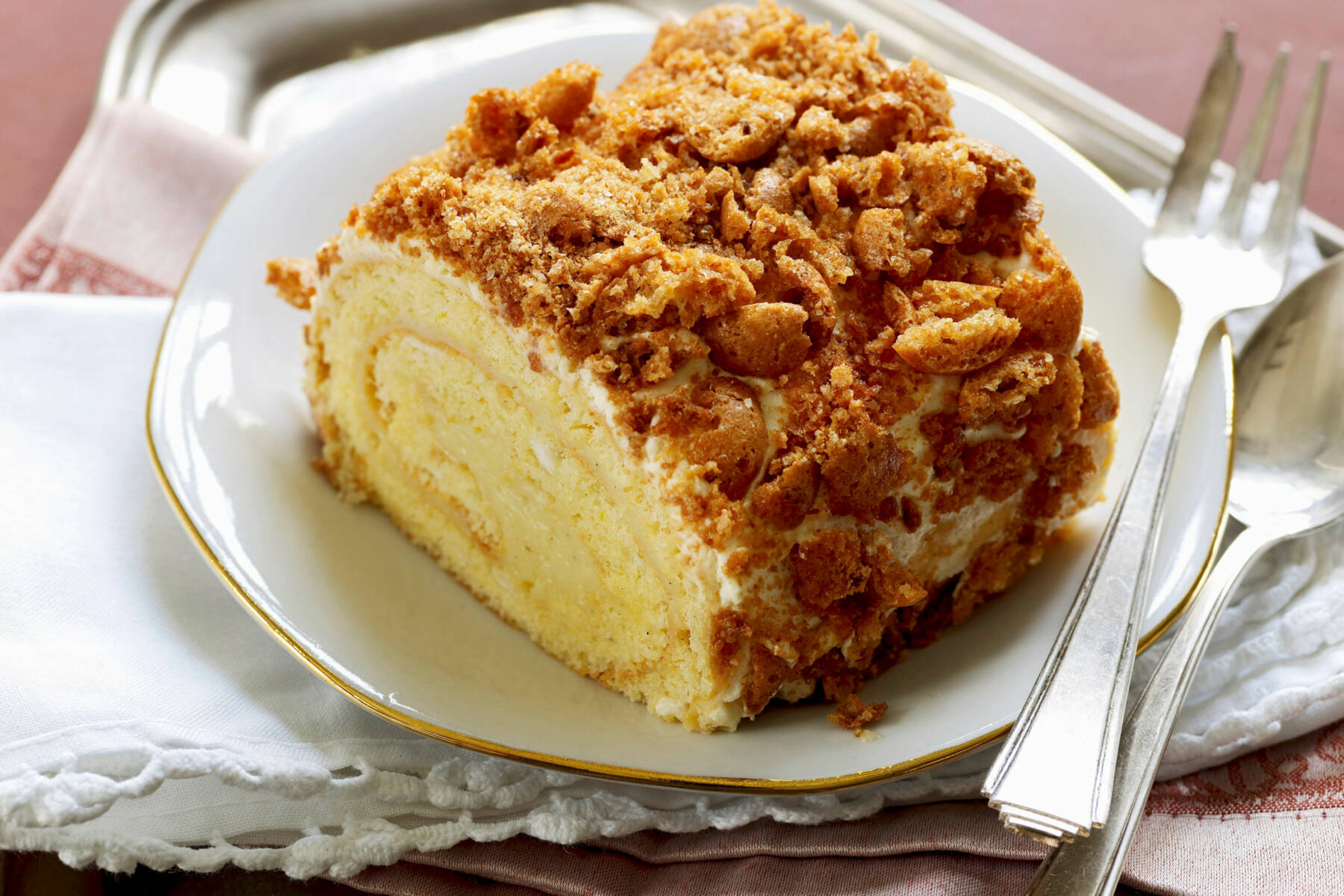 Vanillerolle mit Amarettini Rezept | Küchengötter Vanillerolle mit Amarettini Rezept | Küchengötter