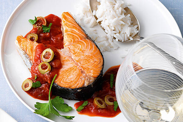 Lachs auf Tomatensauce Rezept | Küchengötter Lachs auf Tomatensauce Rezept | Küchengötter