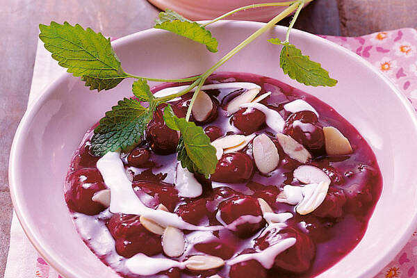 Rote Grütze mit Sahne Rezept | Küchengötter