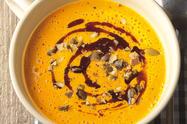 Kürbiscremesuppe mit Kernöl | Johann Lafer Rezept | Küchengötter