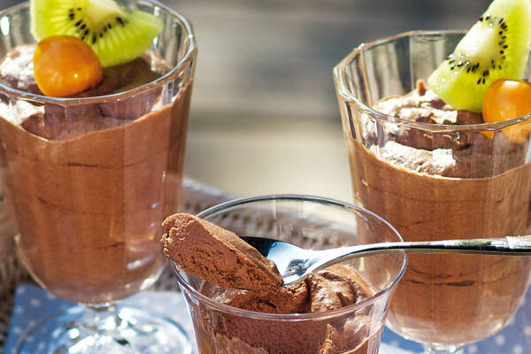 Schnelle Mousse au chocolat mit Kiwi Rezept | Küchengötter Schnelle Mousse au chocolat mit Kiwi Rezept | Küchengötter