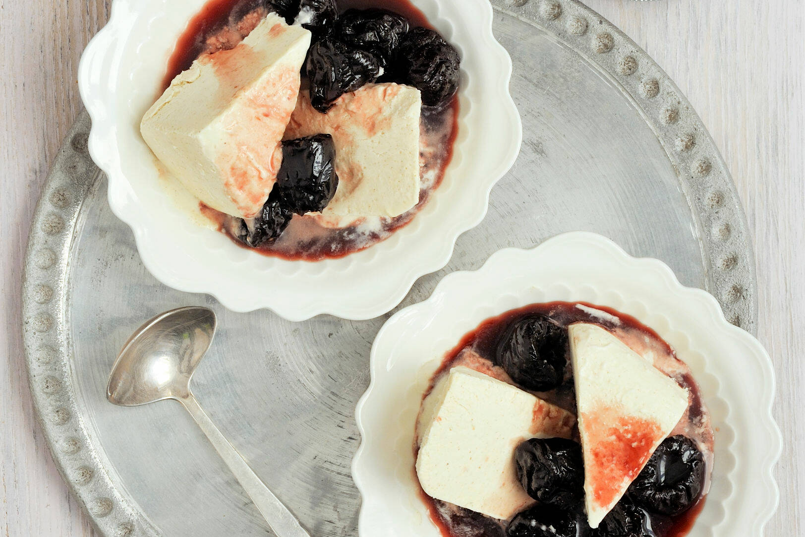 Zimtparfait mit Kompott Rezept | Küchengötter Zimtparfait mit Kompott Rezept | Küchengötter