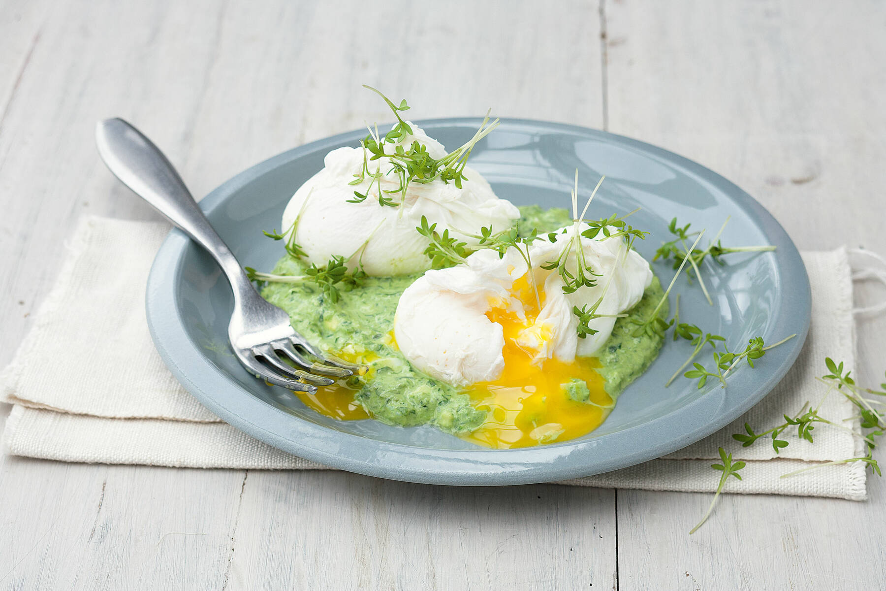 Pochierte Eier mit Grüner Soße Rezept | Küchengötter