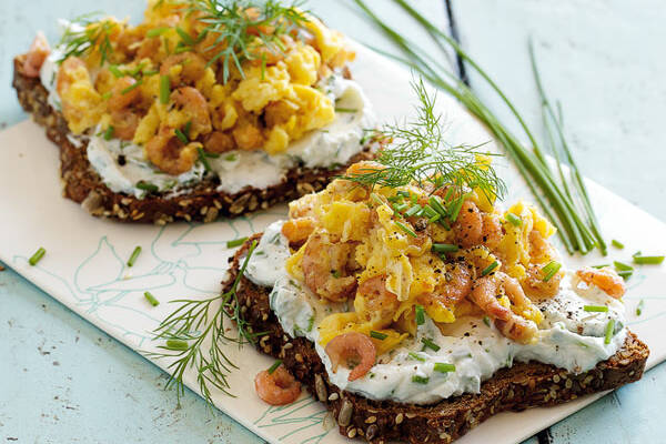 Abendbrot mit Krabben-Rührei Rezept | Küchengötter Abendbrot mit Krabben-Rührei Rezept | Küchengötter