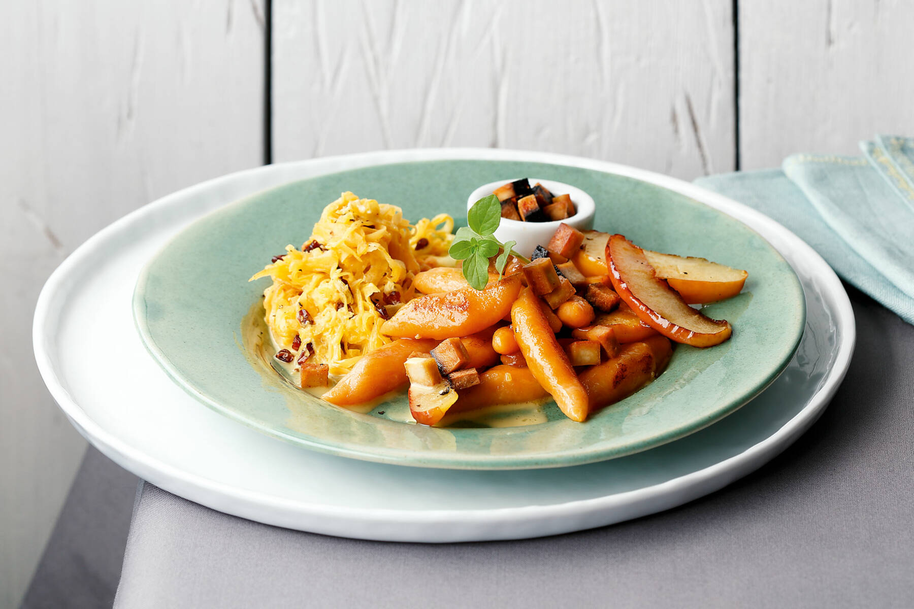 Kalorienarme vegetarische gerichte-rezepte Vegane Süßkartoffel-Schupfnudeln mit orientalischem Sauerkraut