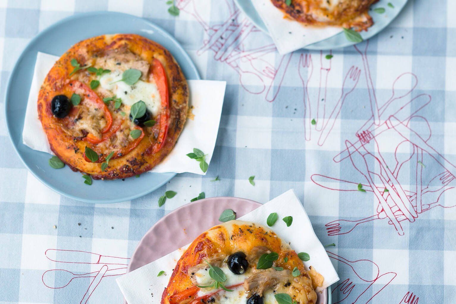 Mini-Pizzen mit buntem Belag Rezept | Küchengötter Mini-Pizzen mit buntem Belag Rezept | Küchengötter