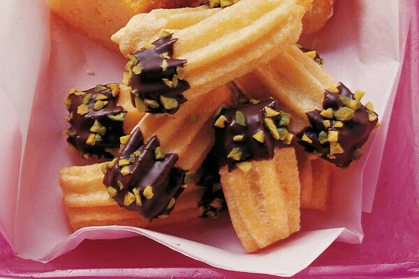 Spritzkuchen mit Schokolade und Pistazien Rezept | Küchengötter Spritzkuchen mit Schokolade und Pistazien Rezept | Küchengötter