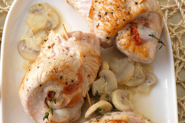 Putenrouladen mit Mozzarella und Parmaschinken Rezept | Küchengötter Putenrouladen mit Mozzarella und Parmaschinken Rezept | Küchengötter