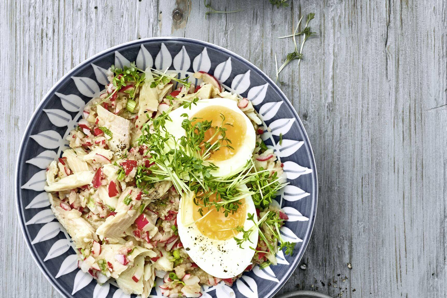 Räucherfisch-Salat mit Kresse-Ei | Rezept für den Thermomix | Küchengötter