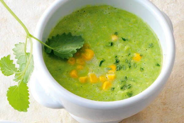 Erbsensuppe mit Zitronenmelisse Rezept | Küchengötter Erbsensuppe mit Zitronenmelisse Rezept | Küchengötter