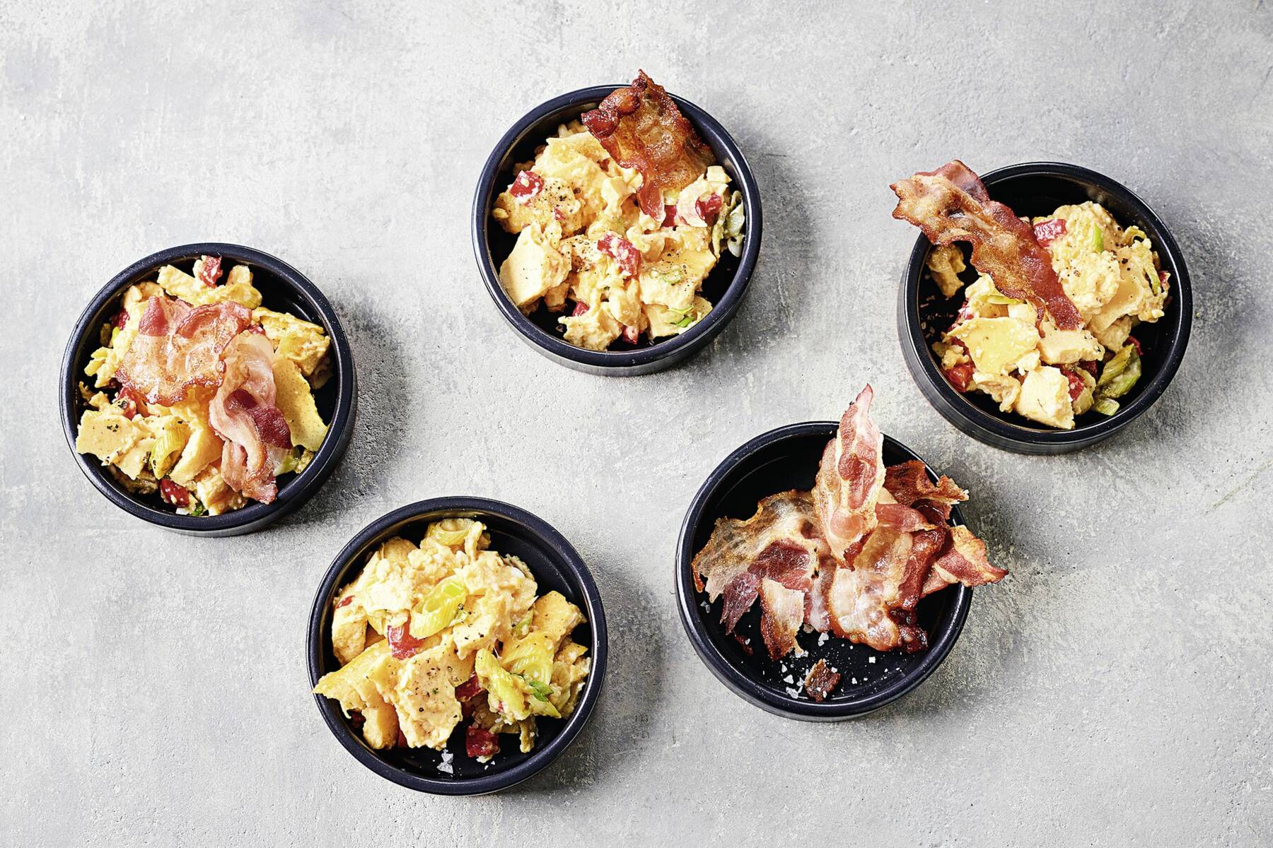 Rühreier mit Speck aus der Heißluftfritteuse Rezept | Küchengötter