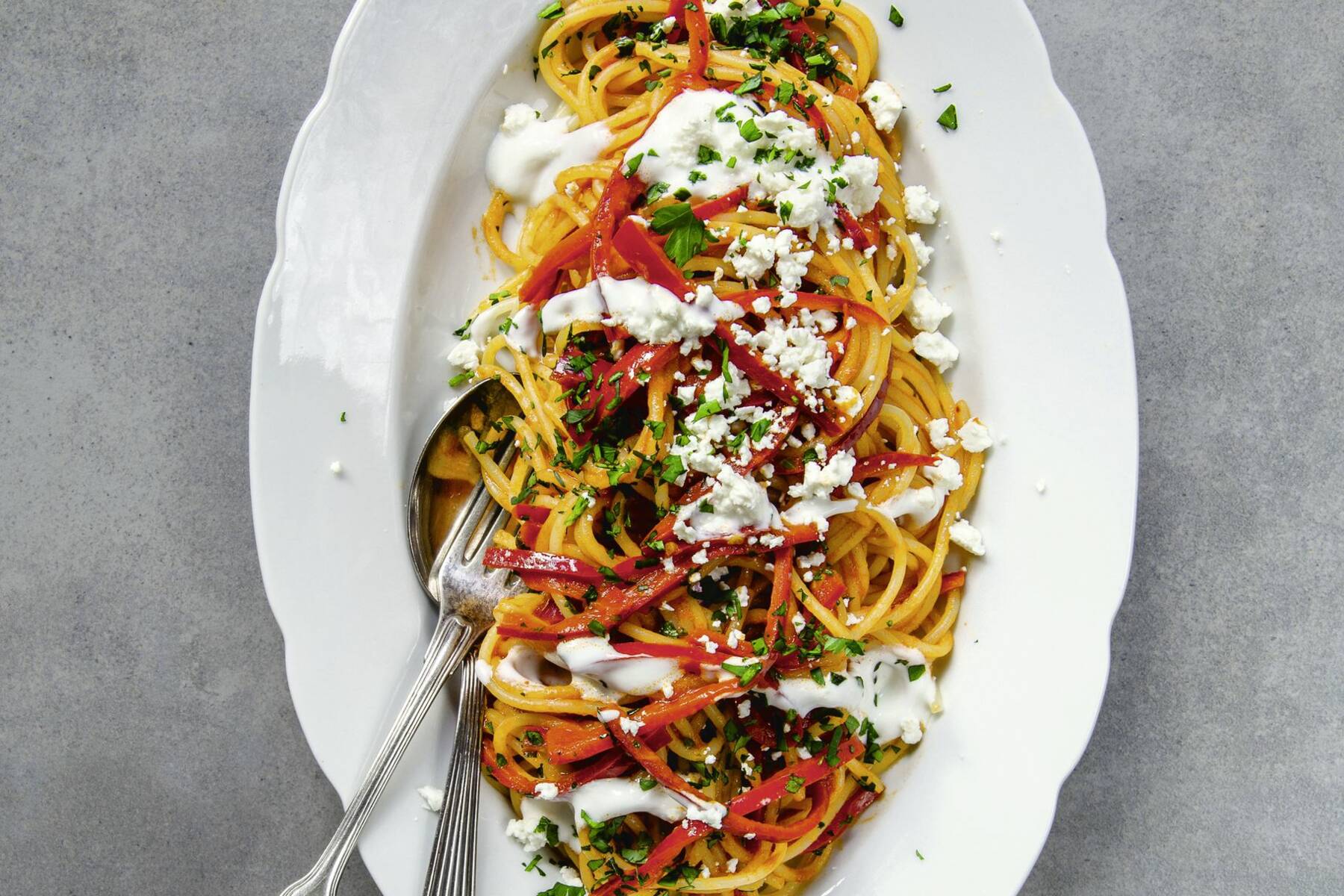 Türkische Nudeln mit Paprika und Joghurt Rezept | Küchengötter Türkische Nudeln mit Paprika und Joghurt Rezept | Küchengötter