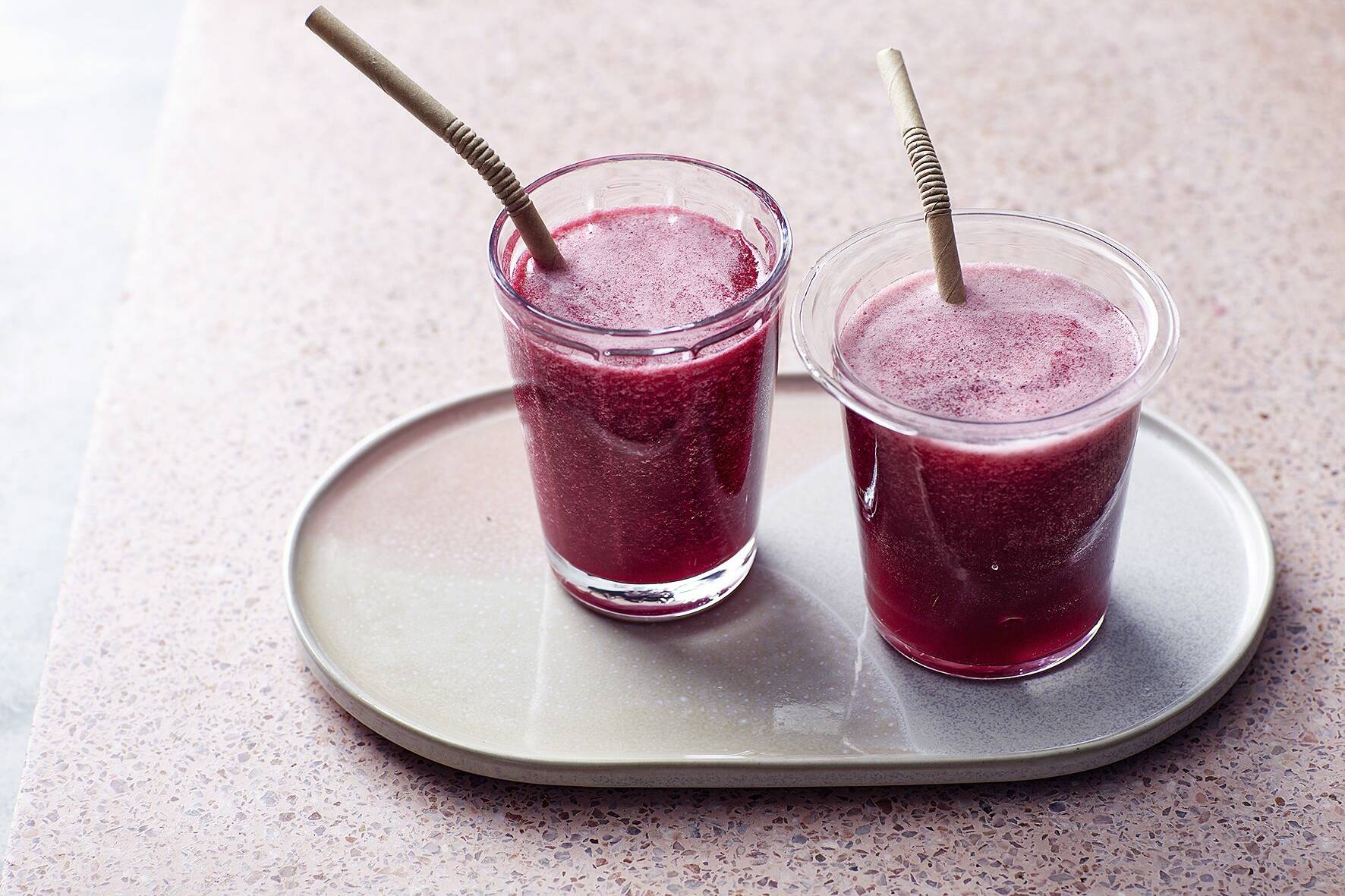 Roter Beeren-Smoothie mit Arganöl Rezept | Küchengötter Roter Beeren-Smoothie mit Arganöl Rezept | Küchengötter