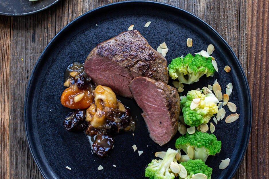 Rückwärts gegarte Hirsch-Steaks Rezept | Küchengötter